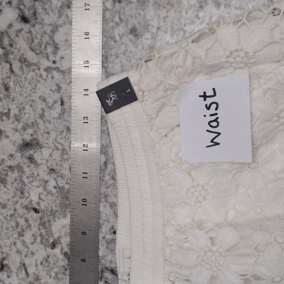 NWT Abercrombie and Fitch floral white shorts size large - Picture 13 of 15